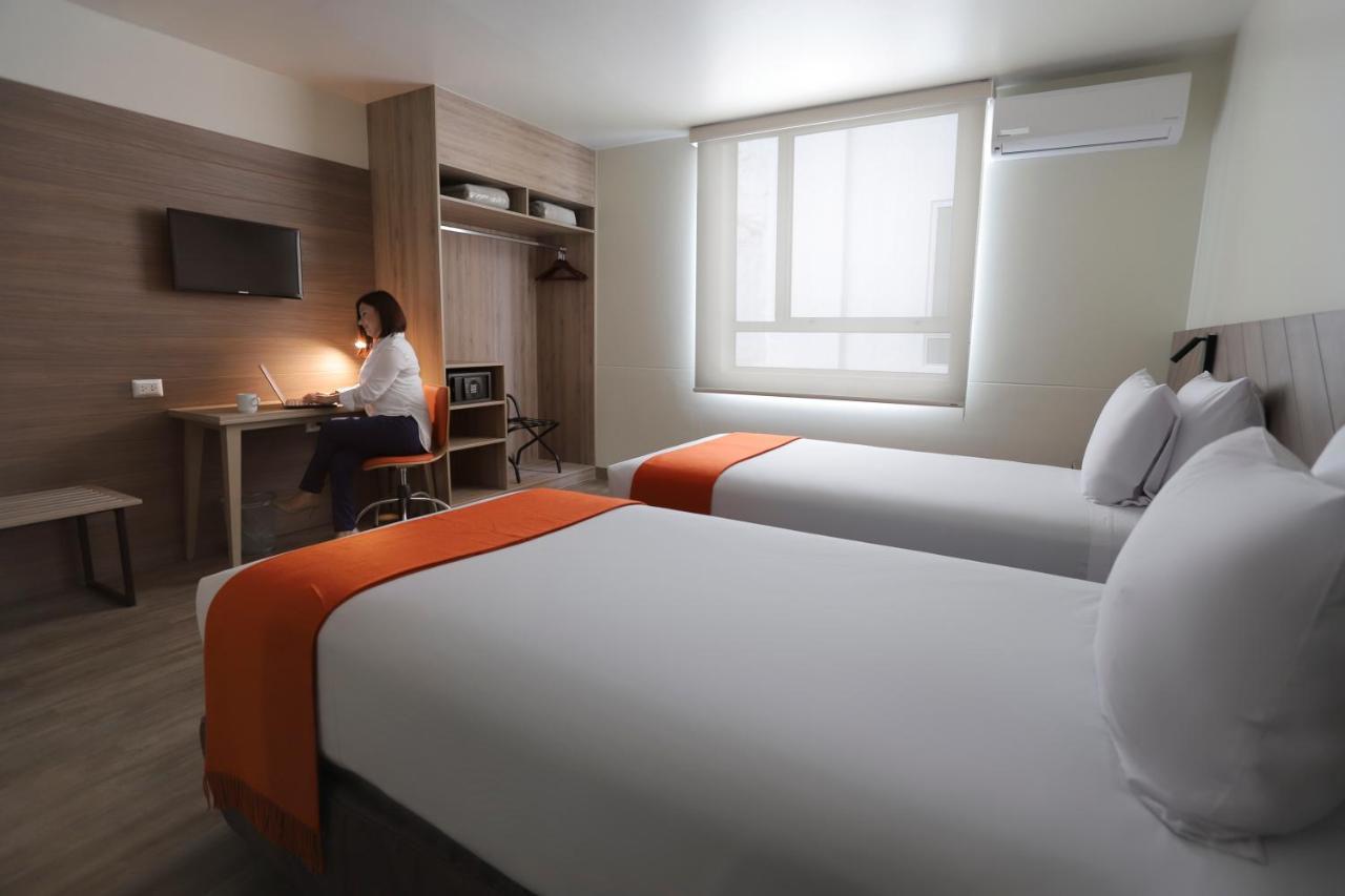 Casa Andina Standard Trujillo Plaza Hotel Bagian luar foto