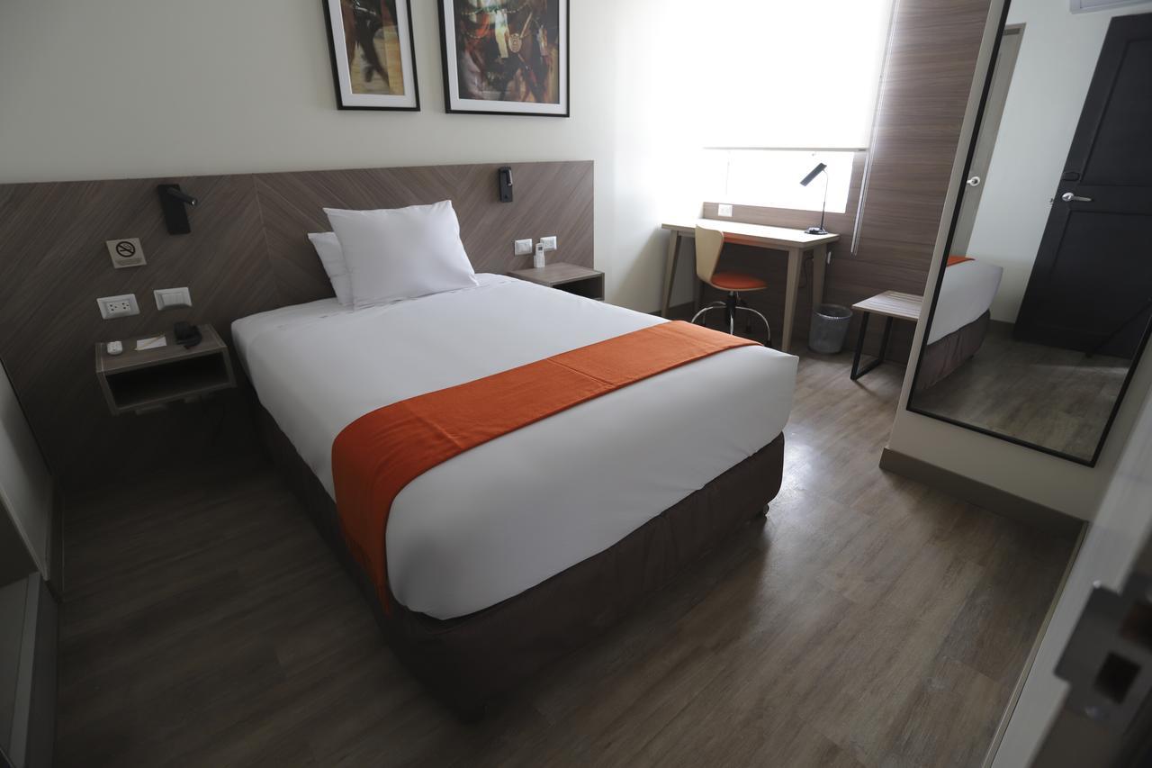 Casa Andina Standard Trujillo Plaza Hotel Bagian luar foto