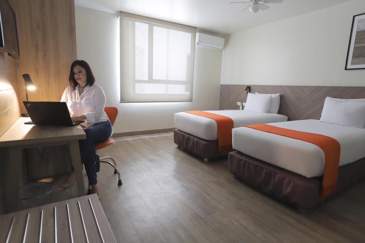 Casa Andina Standard Trujillo Plaza Hotel Bagian luar foto