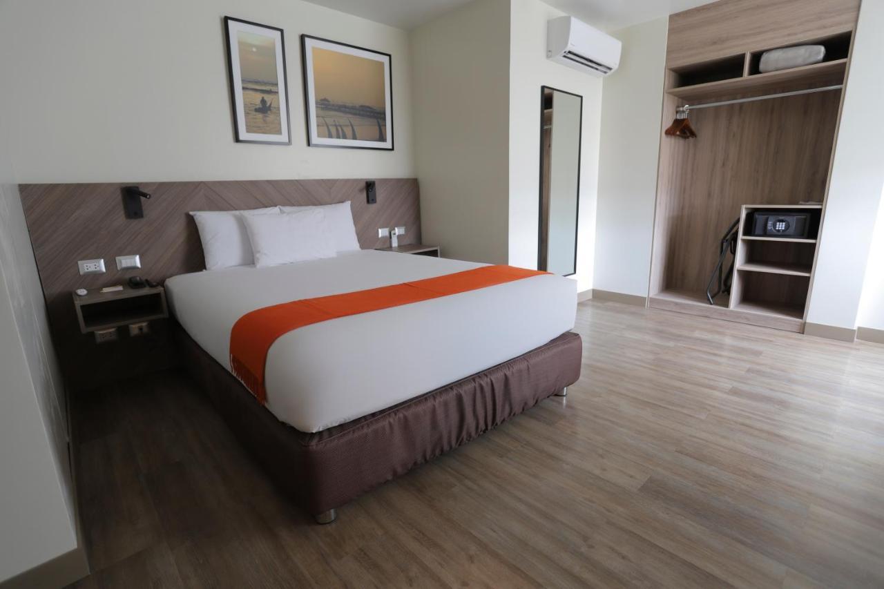 Casa Andina Standard Trujillo Plaza Hotel Bagian luar foto